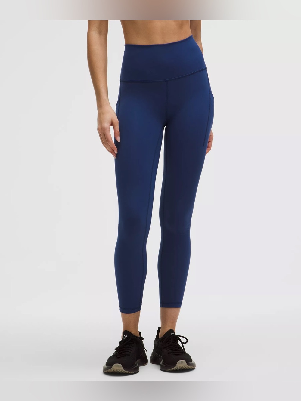 Lululemon High Rise Crop leggings with pockets
Color: Navy size 8